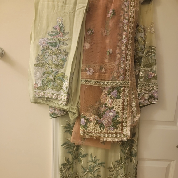 Pakistani designer dress - Picture 4 of 6